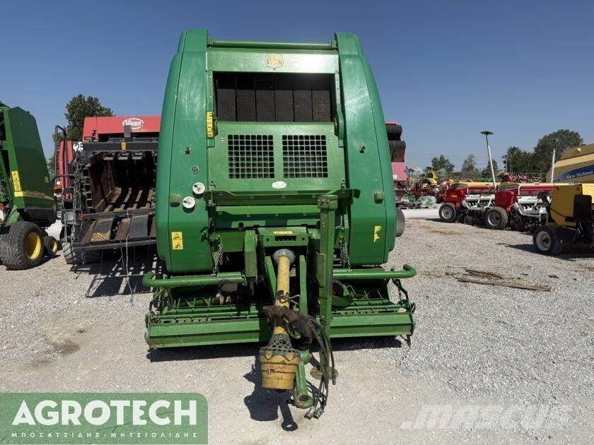 John Deere 864 圆捆打捆机