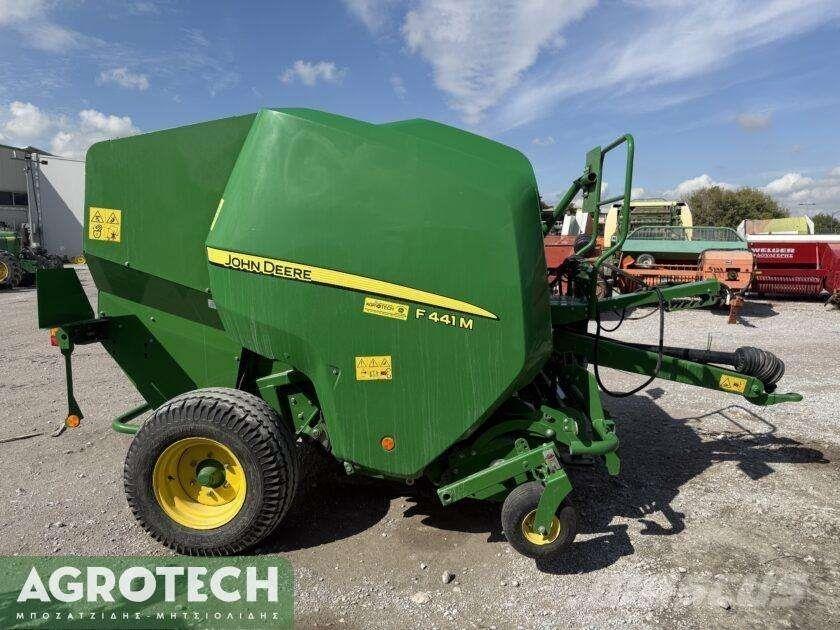 John Deere F441M 圆捆打捆机