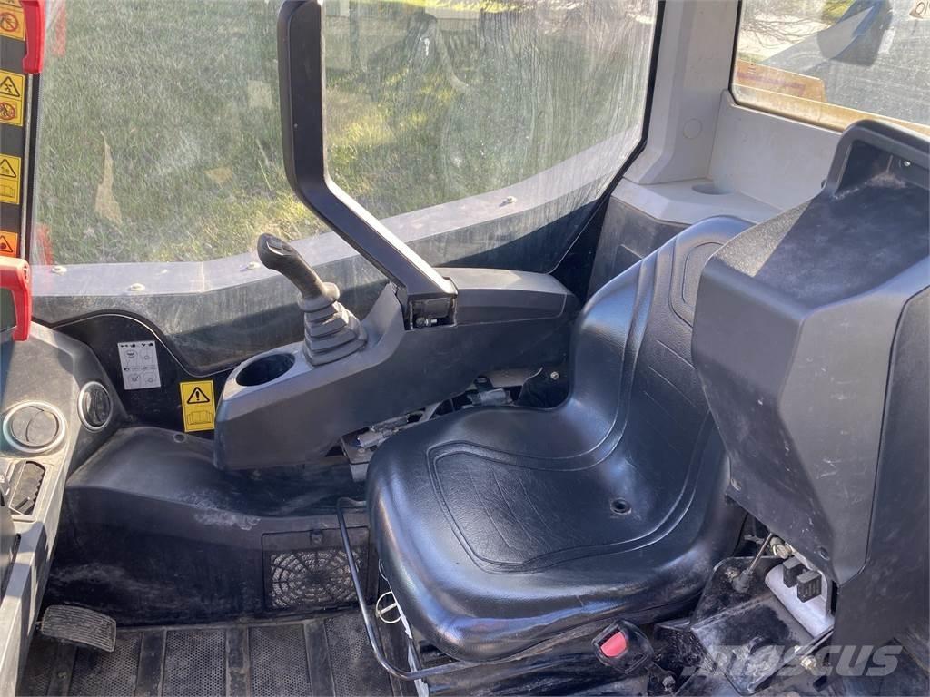JCB 190 滑移装载机