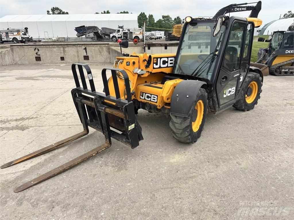 JCB 525-60 伸缩臂叉装车|叉装车
