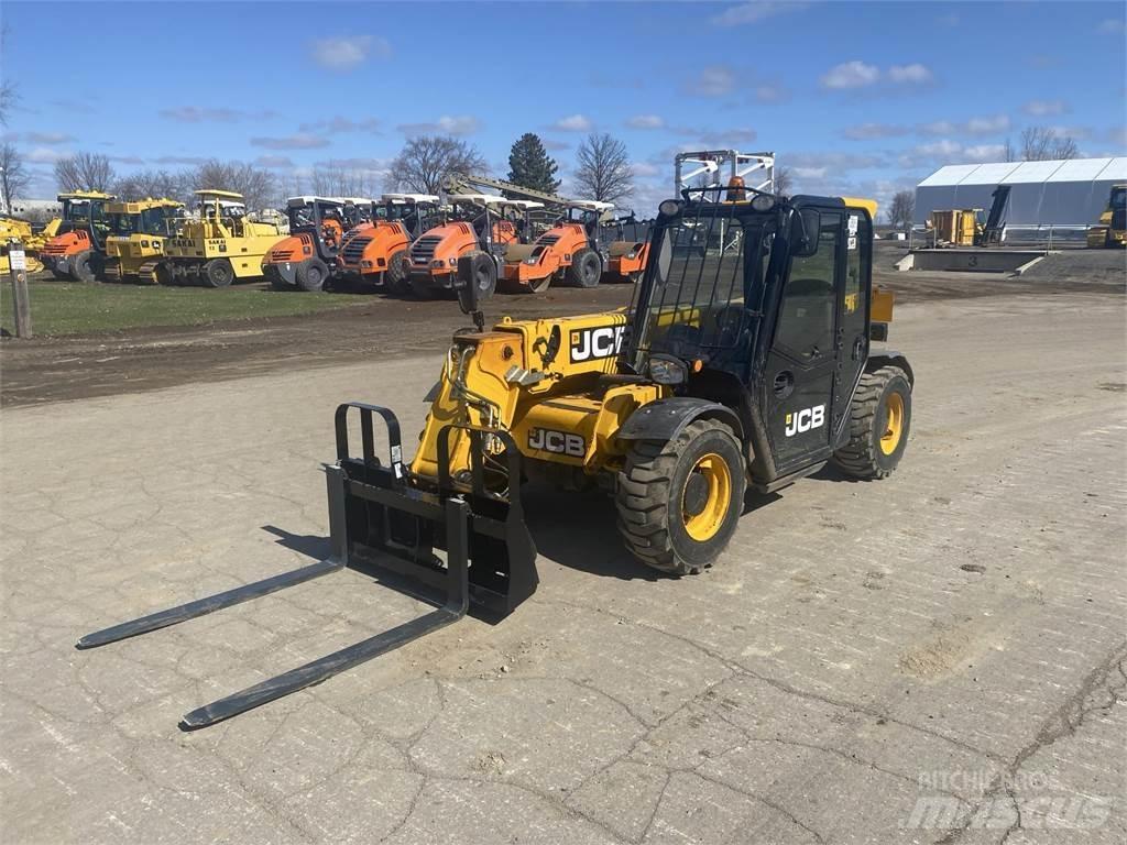 JCB 525-60 伸缩臂叉装车|叉装车