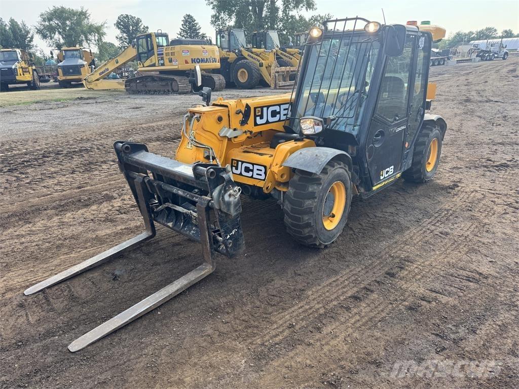 JCB 525-60 伸缩臂叉装车|叉装车
