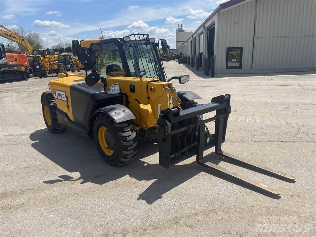 JCB 525-60 伸缩臂叉装车|叉装车