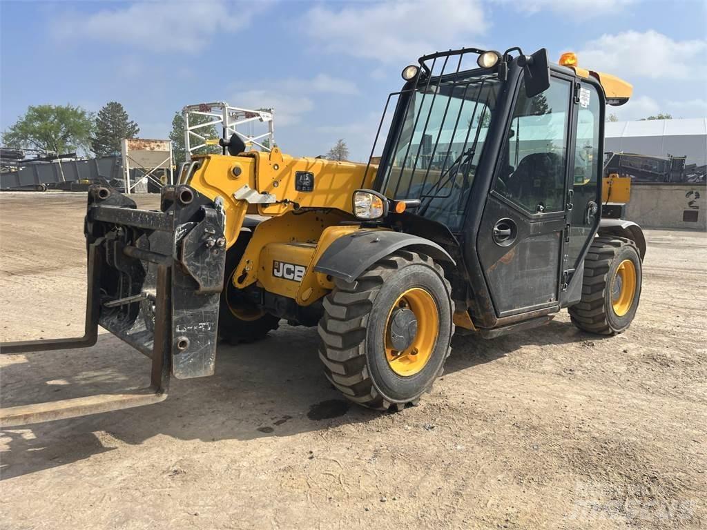 JCB 525-60 伸缩臂叉装车|叉装车