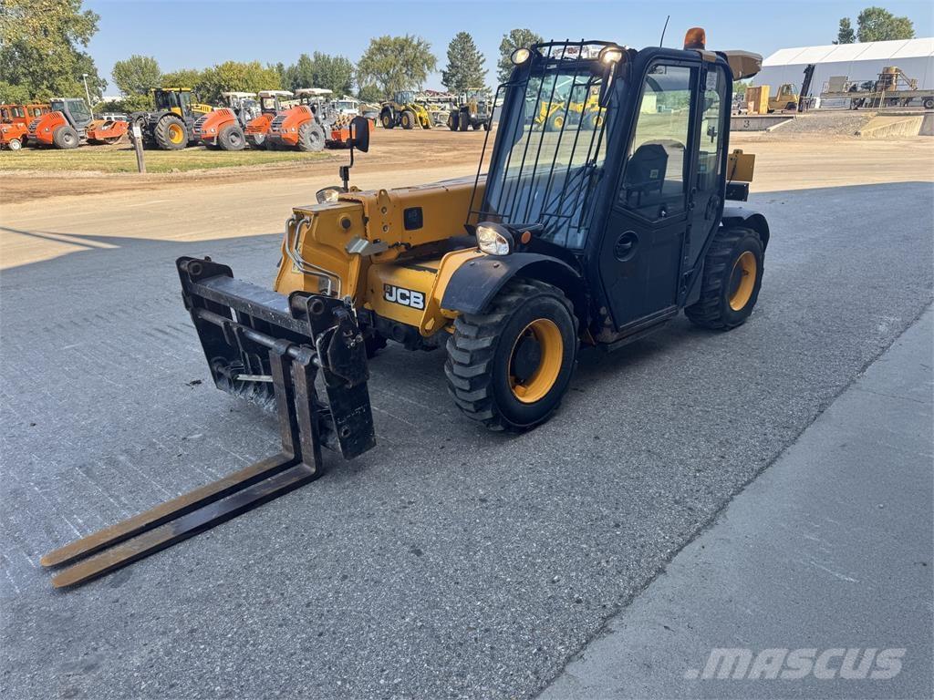 JCB 525-60 伸缩臂叉装车|叉装车