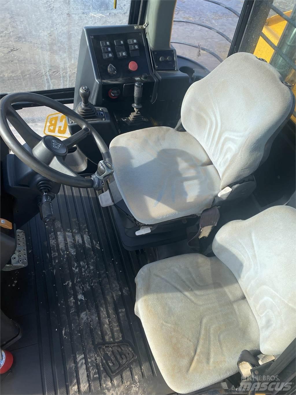 JCB 714 铰接式自卸车