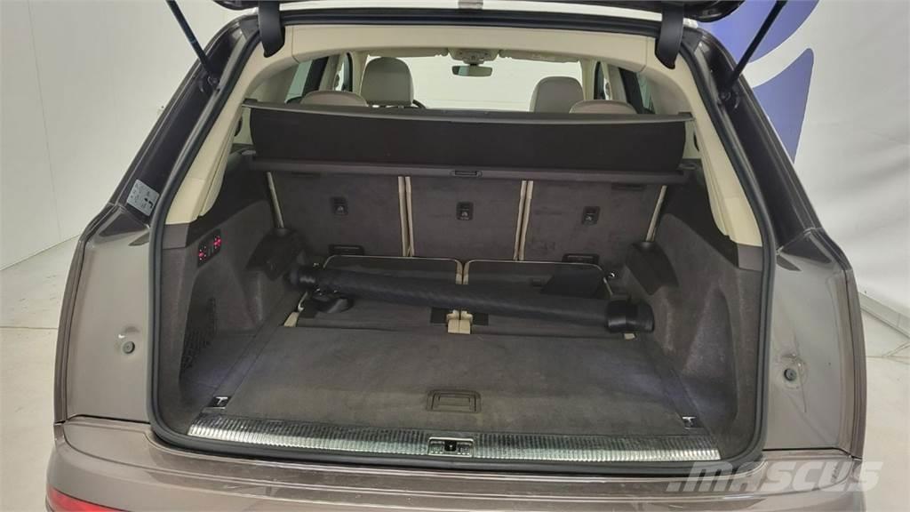 Audi SQ7 汽车