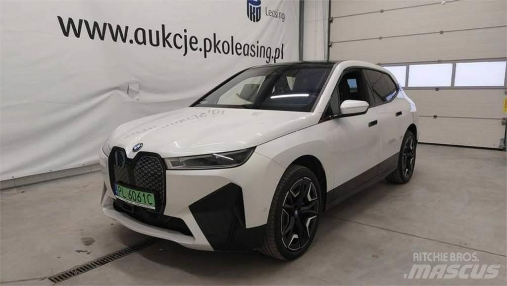 BMW iX 汽车