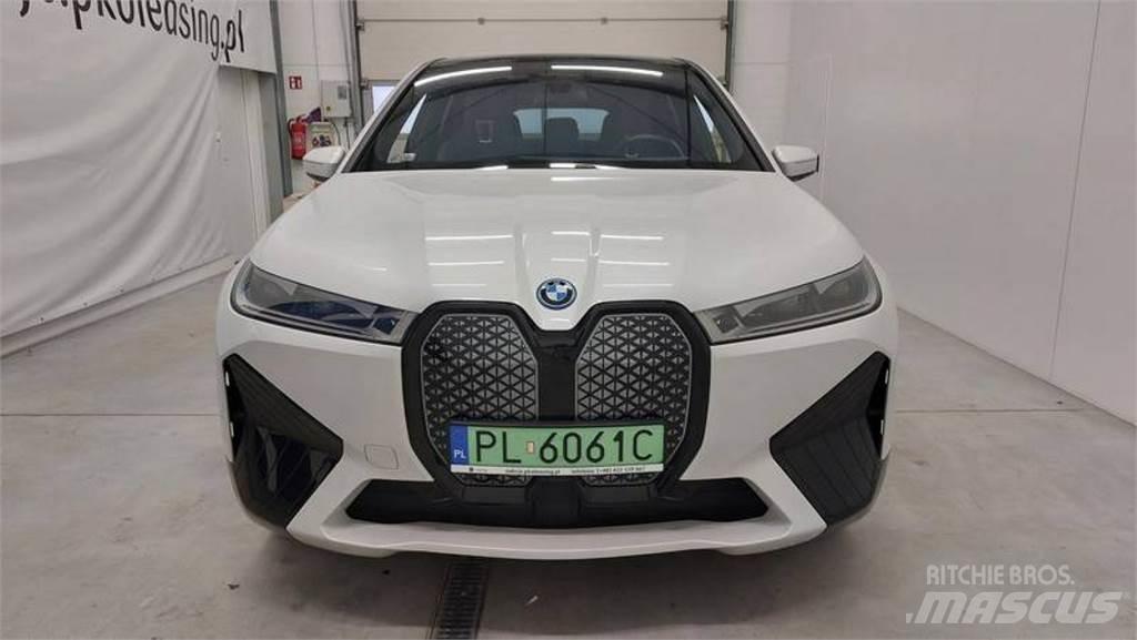 BMW iX 汽车