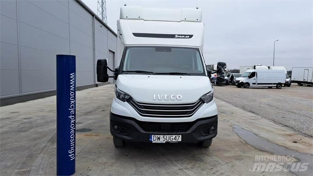 Iveco Daily 大型面包车