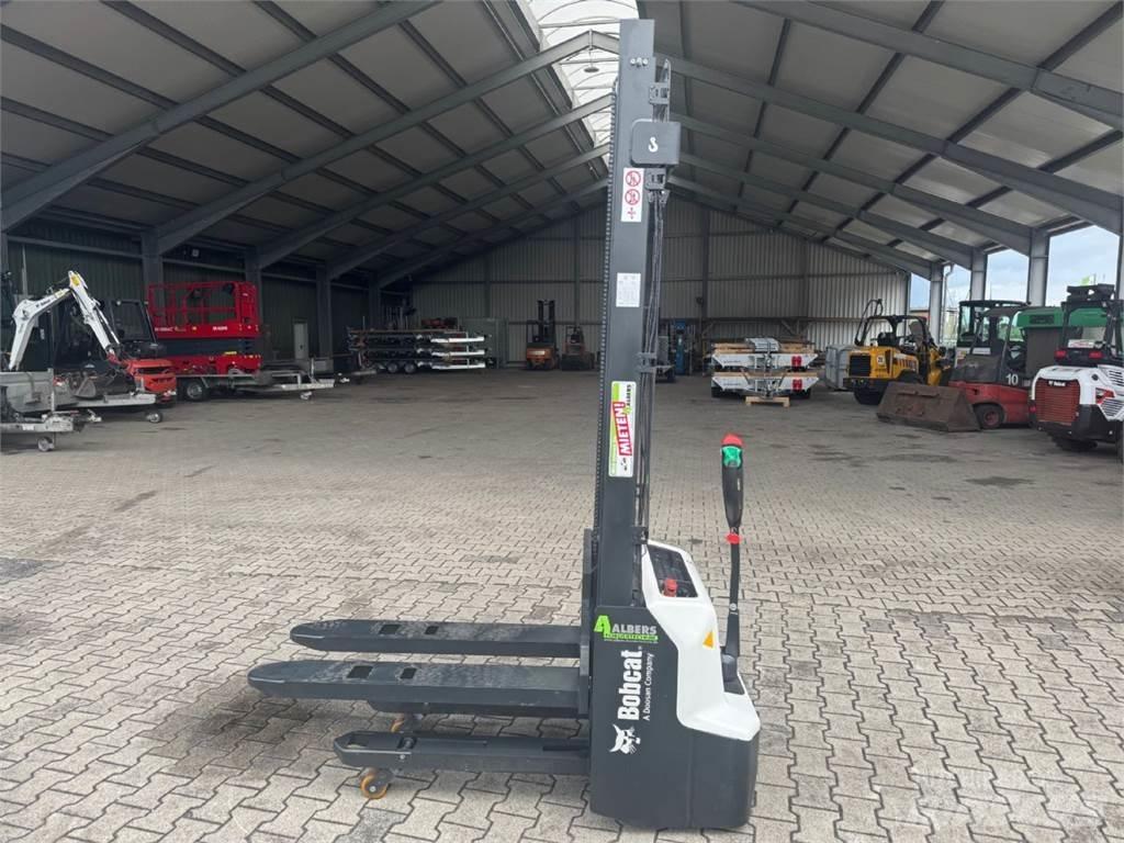 Bobcat LSM12N-7 i 手推堆垛车