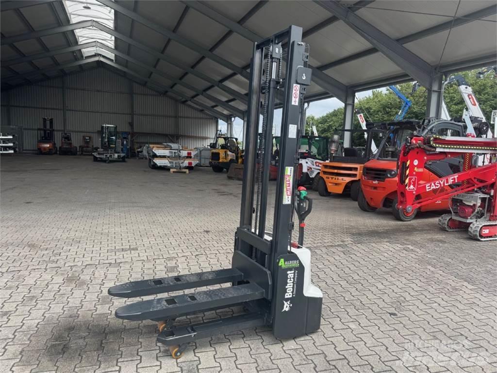 Bobcat LSM12N-7 i 手推堆垛车