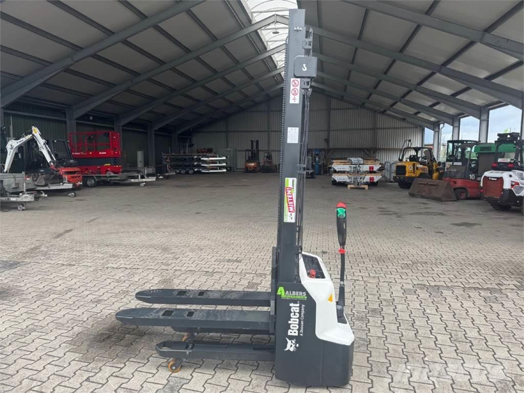 Bobcat LSM12N-7 i 手推堆垛车