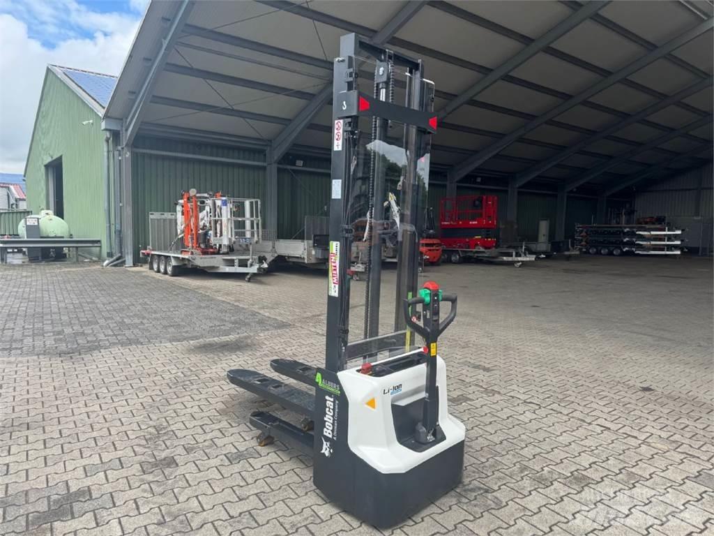 Bobcat LSM12N-7 i 手推堆垛车