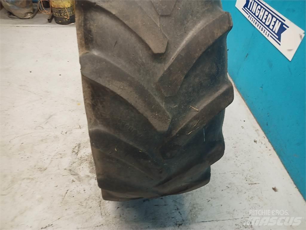  24 420/70R24 轮胎、车轮和轮圈