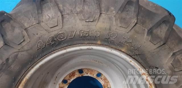  24 440/65R24 轮胎、车轮和轮圈