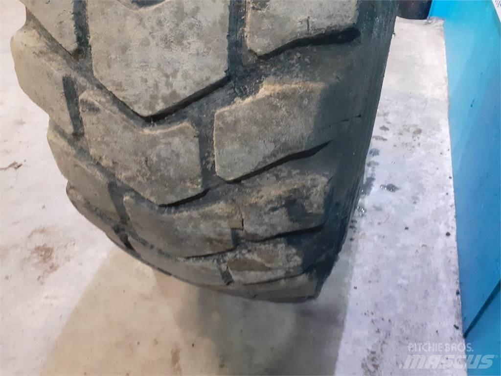  25 20.5R25 轮胎、车轮和轮圈