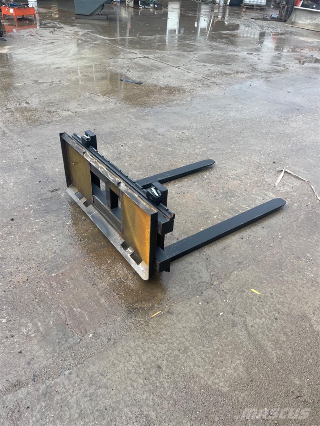 Bobcat Mustang 小型装载机