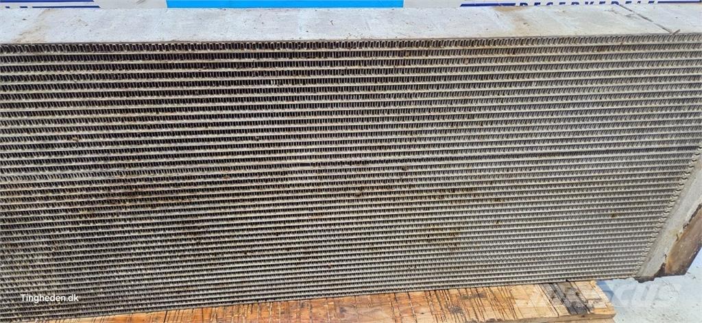 CASE 9240 散热器