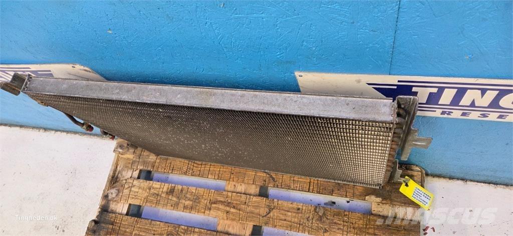 CASE 9240 散热器