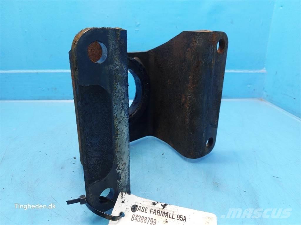 CASE Farmall 95A 驾驶室与内部