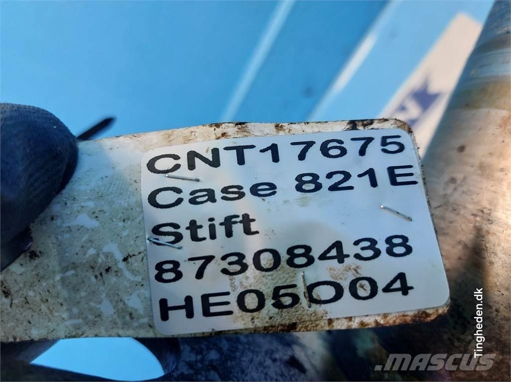 Case IH 821E 吊杆和铲斗