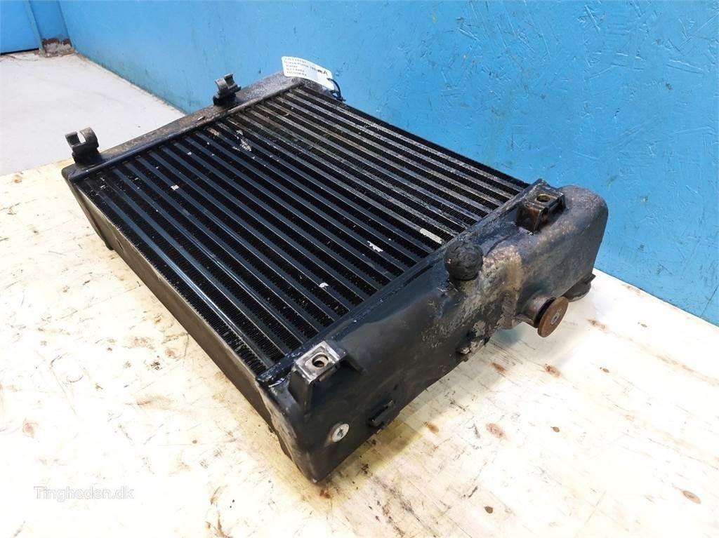 CASE Puma 185 散热器