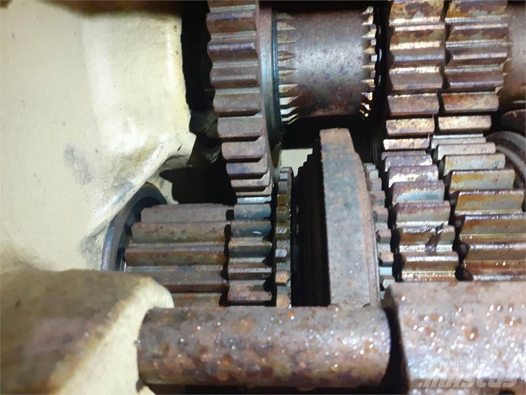 Deutz 4075 传动装置