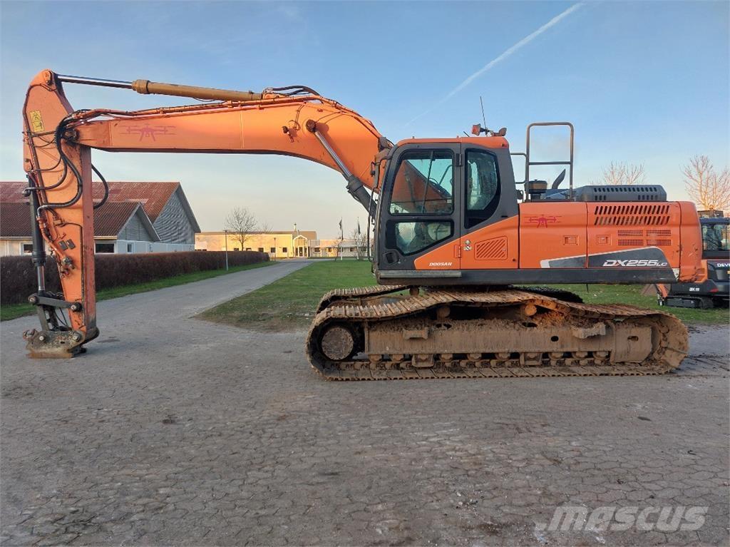 Doosan DX255LC-5 履带挖掘机