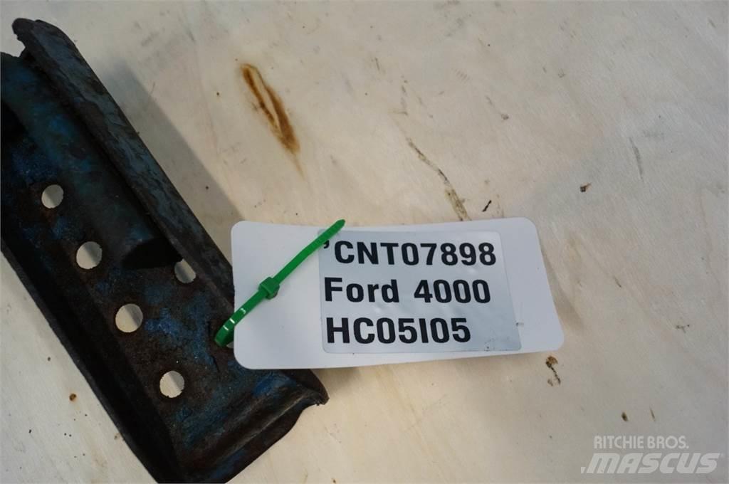 Ford 4000 驾驶室与内部