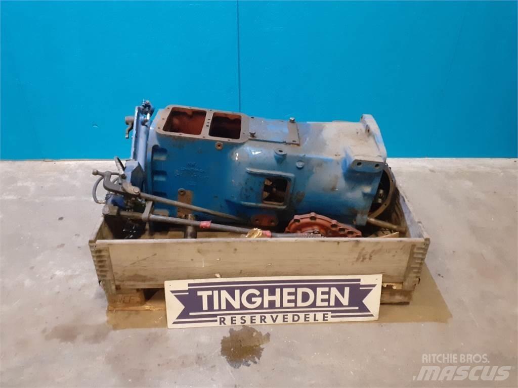 Ford 8210 传动装置