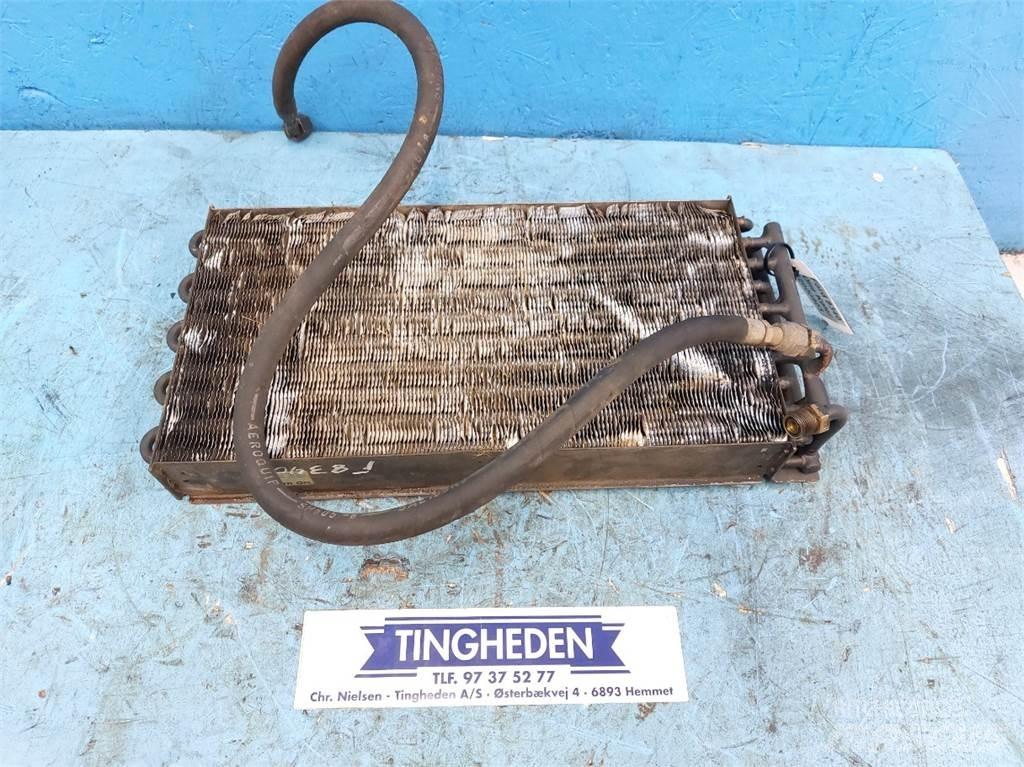Ford 8340 散热器