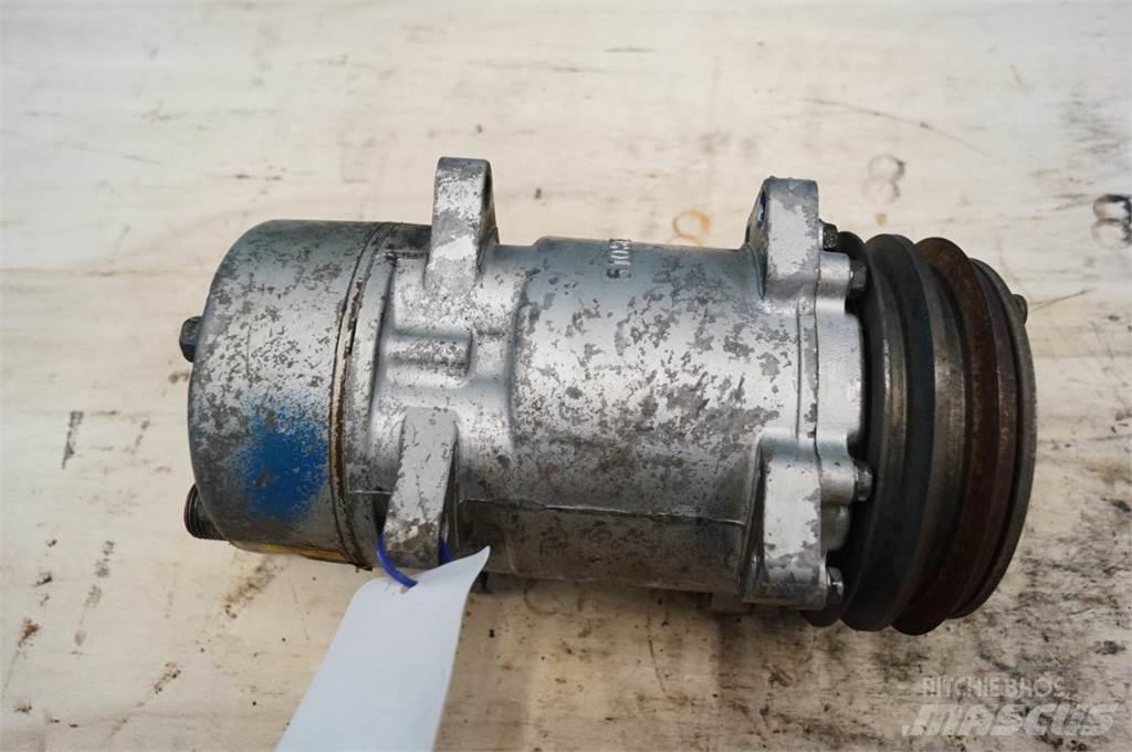 Ford 8630 散热器