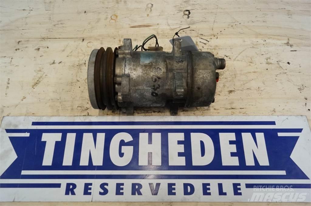Ford 8630 散热器