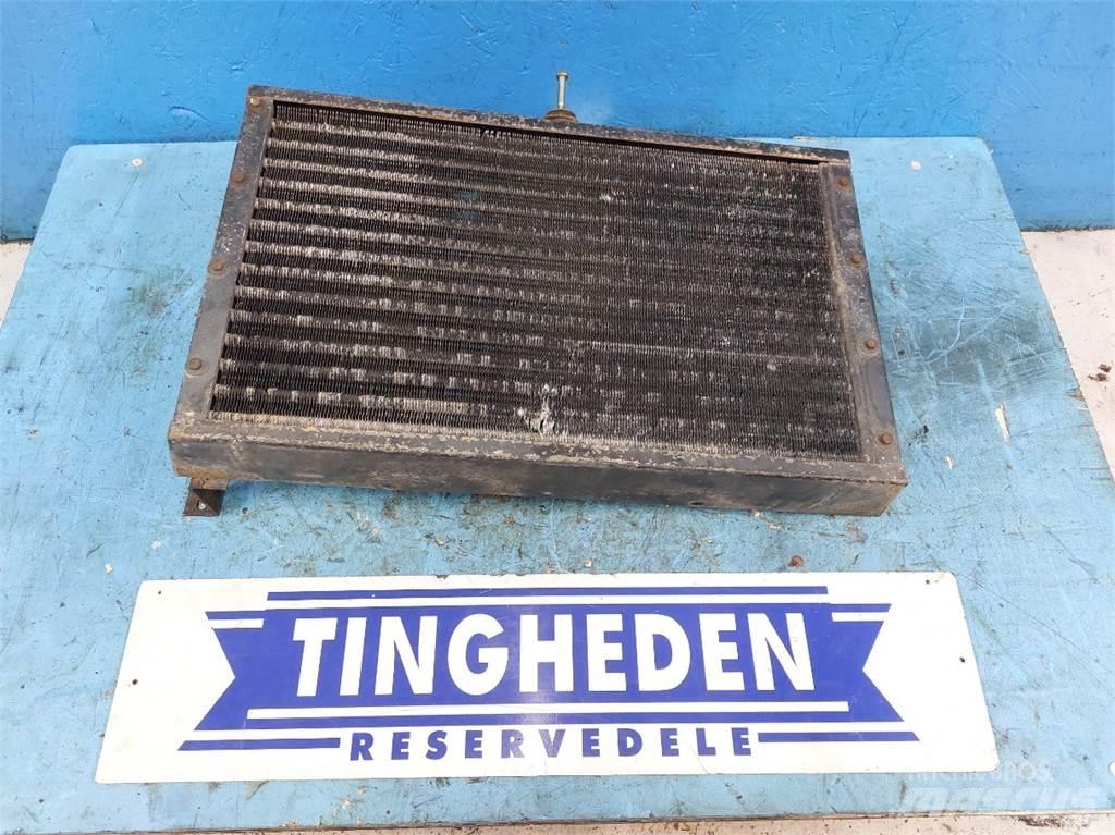 Ford 8670 散热器