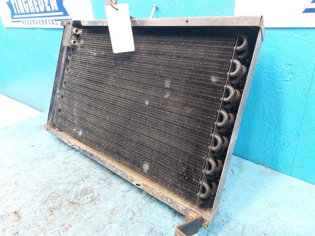 Ford 8670 散热器