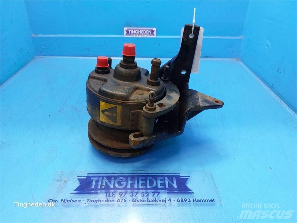 Ford TW15 散热器