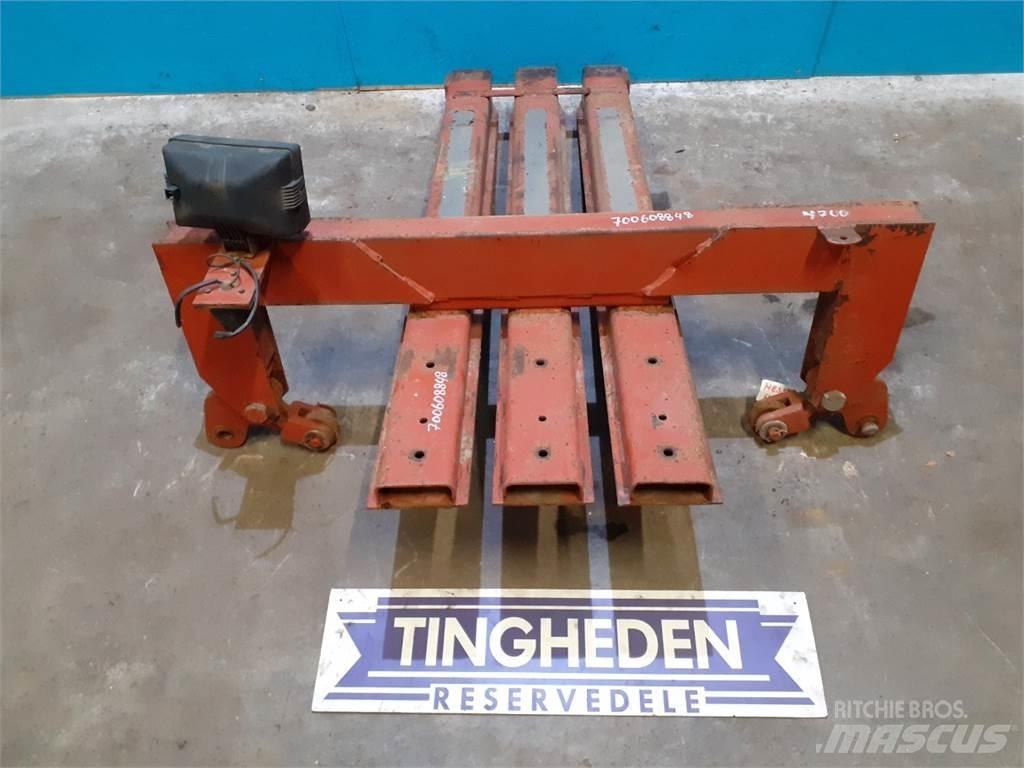 Hesston 4700 货物钳车