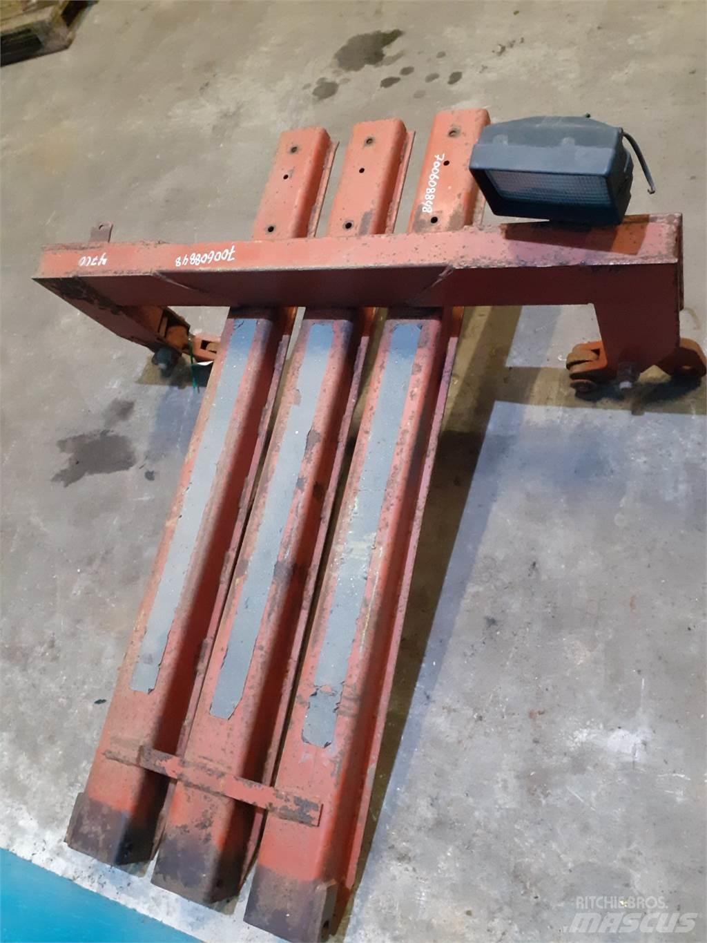 Hesston 4700 货物钳车