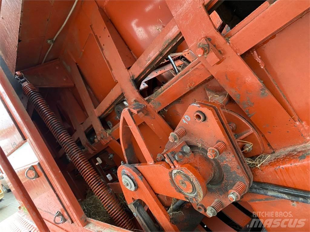 Hesston 4700 方捆打捆机
