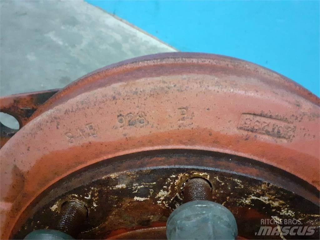 Hesston 4900 轴