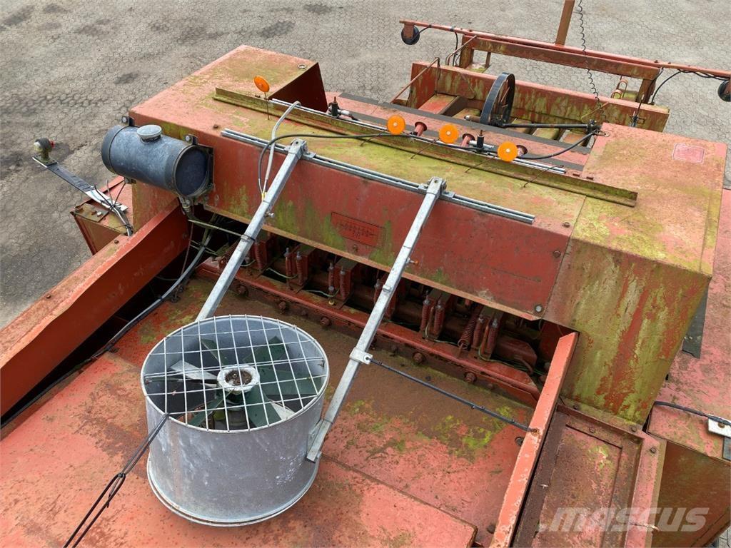 Hesston 4900 方捆打捆机