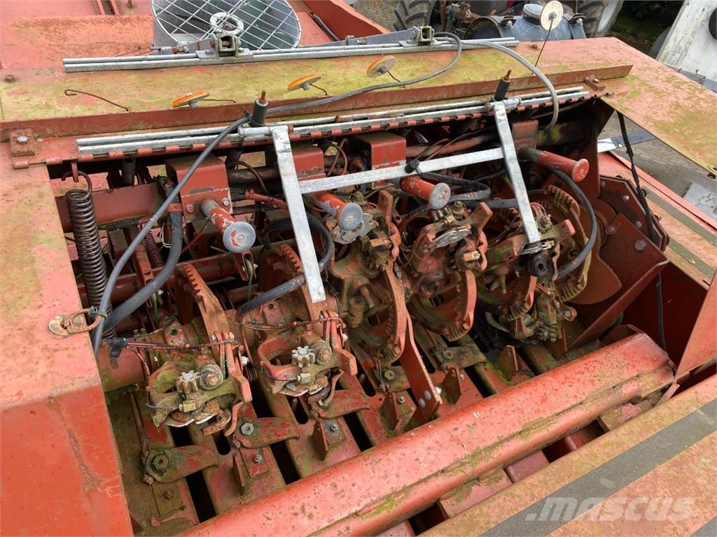 Hesston 4900 方捆打捆机