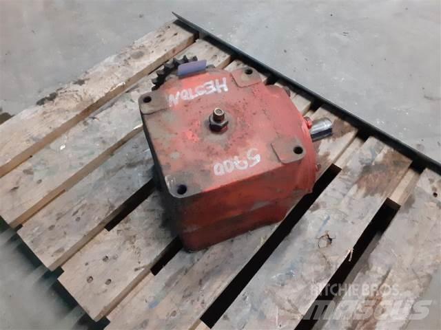 Hesston 5700 传动装置
