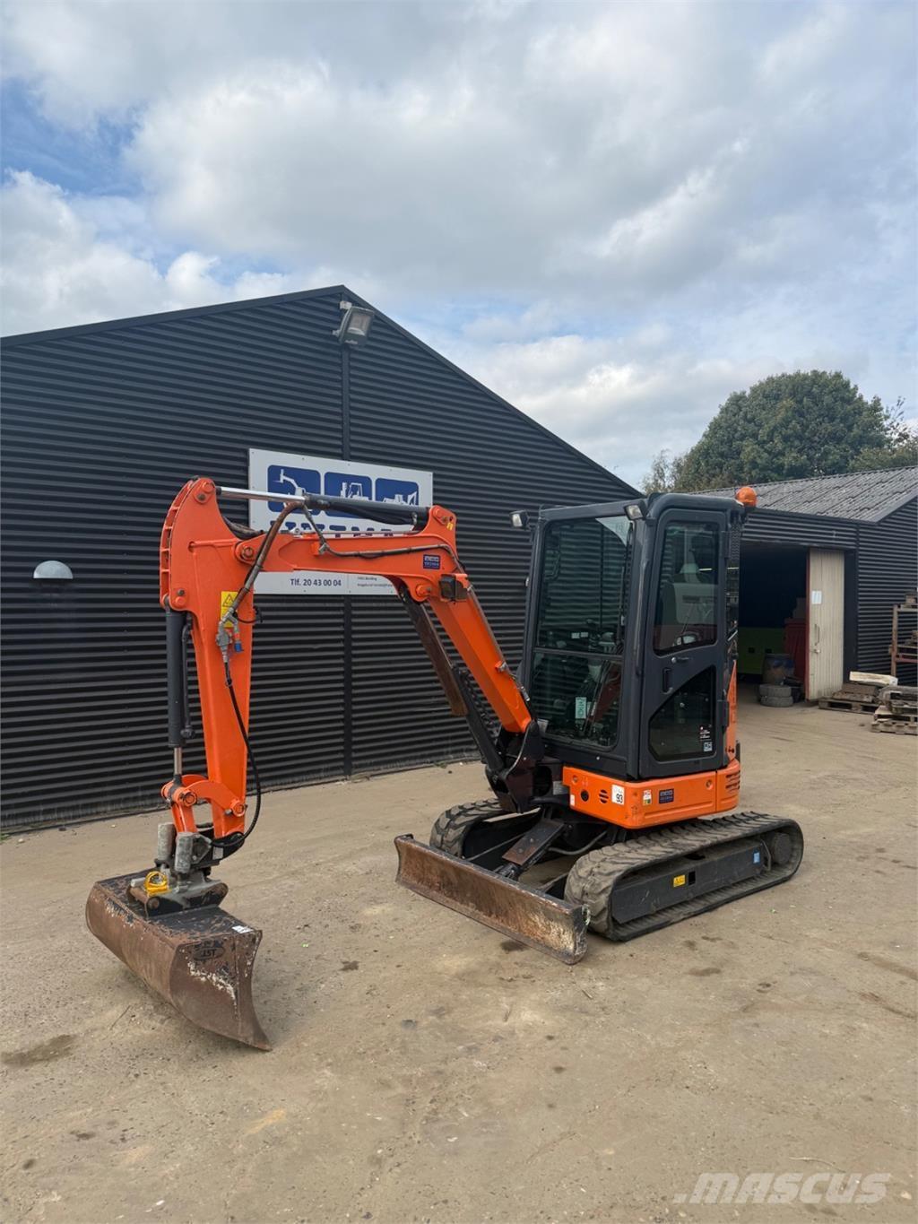 Hitachi ZX26U 小型挖掘机