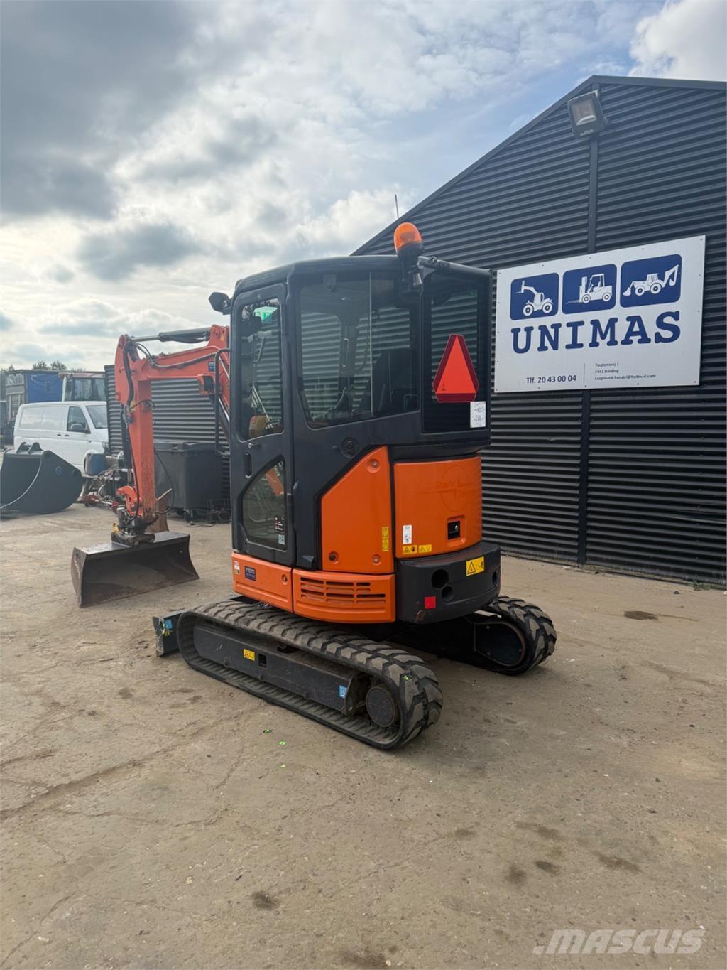 Hitachi ZX26U 小型挖掘机