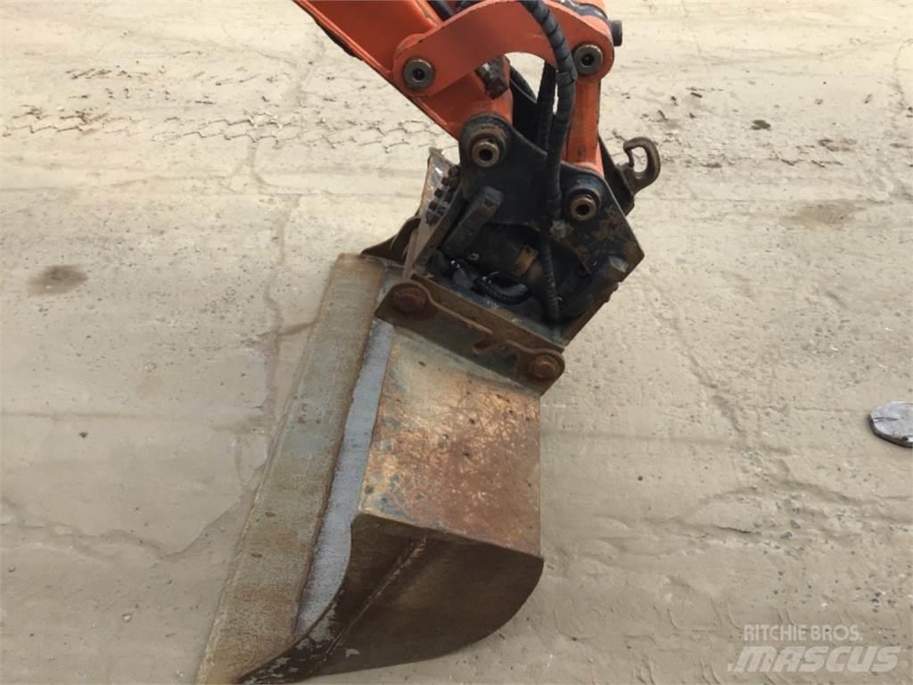 Hitachi ZX33U 小型挖掘机