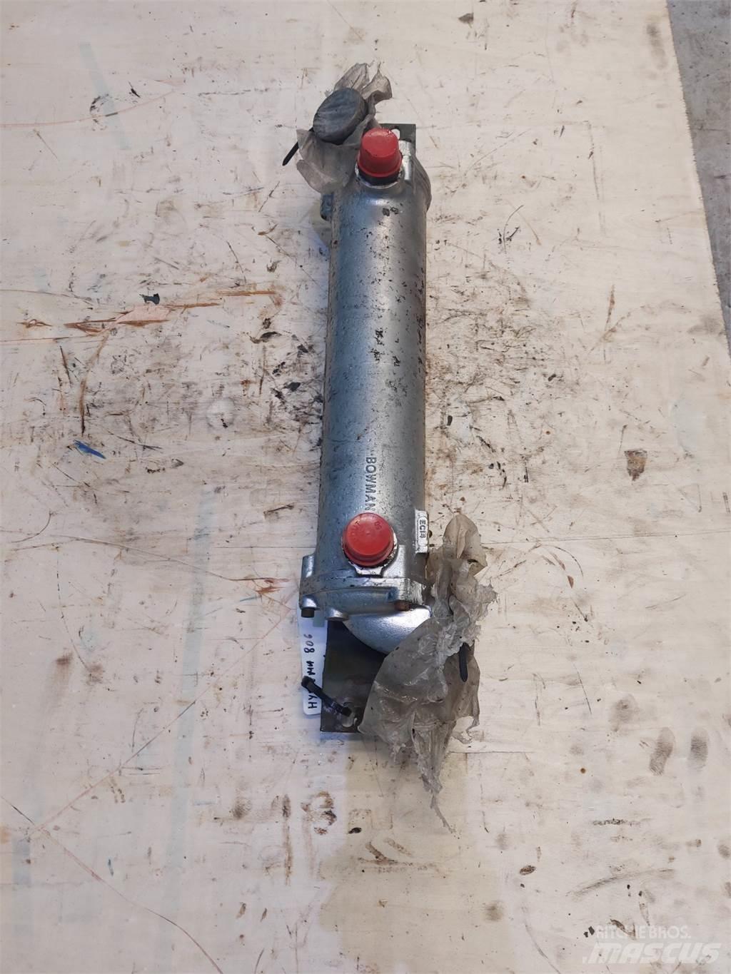 Hydrema 806 散热器