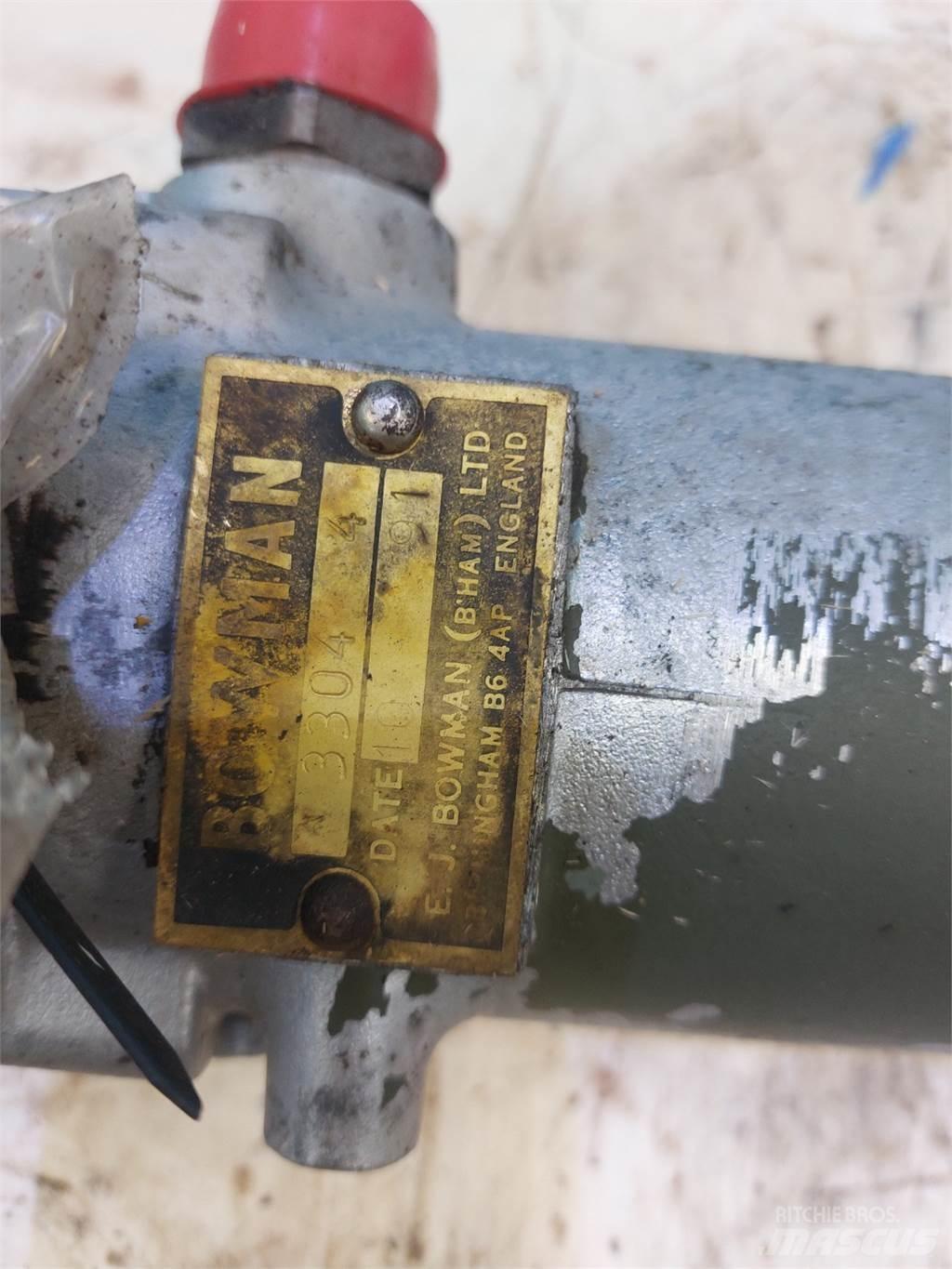 Hydrema 806 散热器