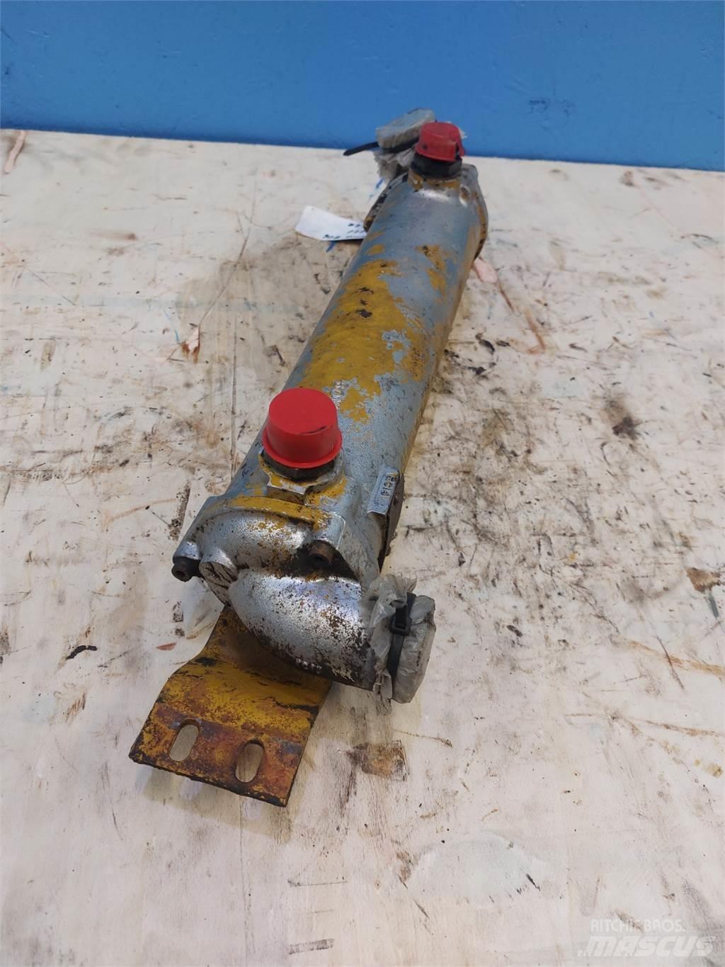 Hydrema 806 散热器